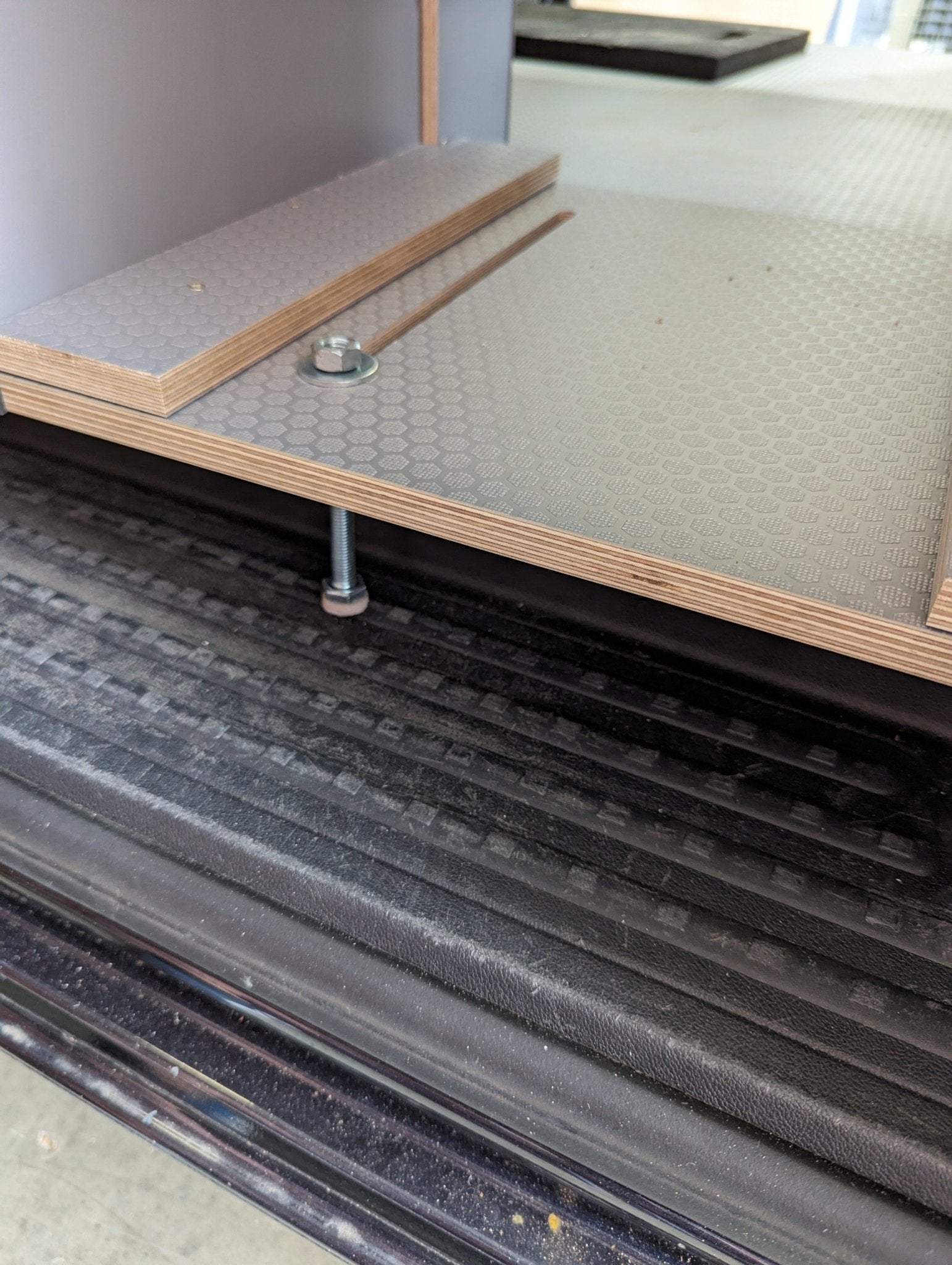 Foot well support bolt - Vangear UK
