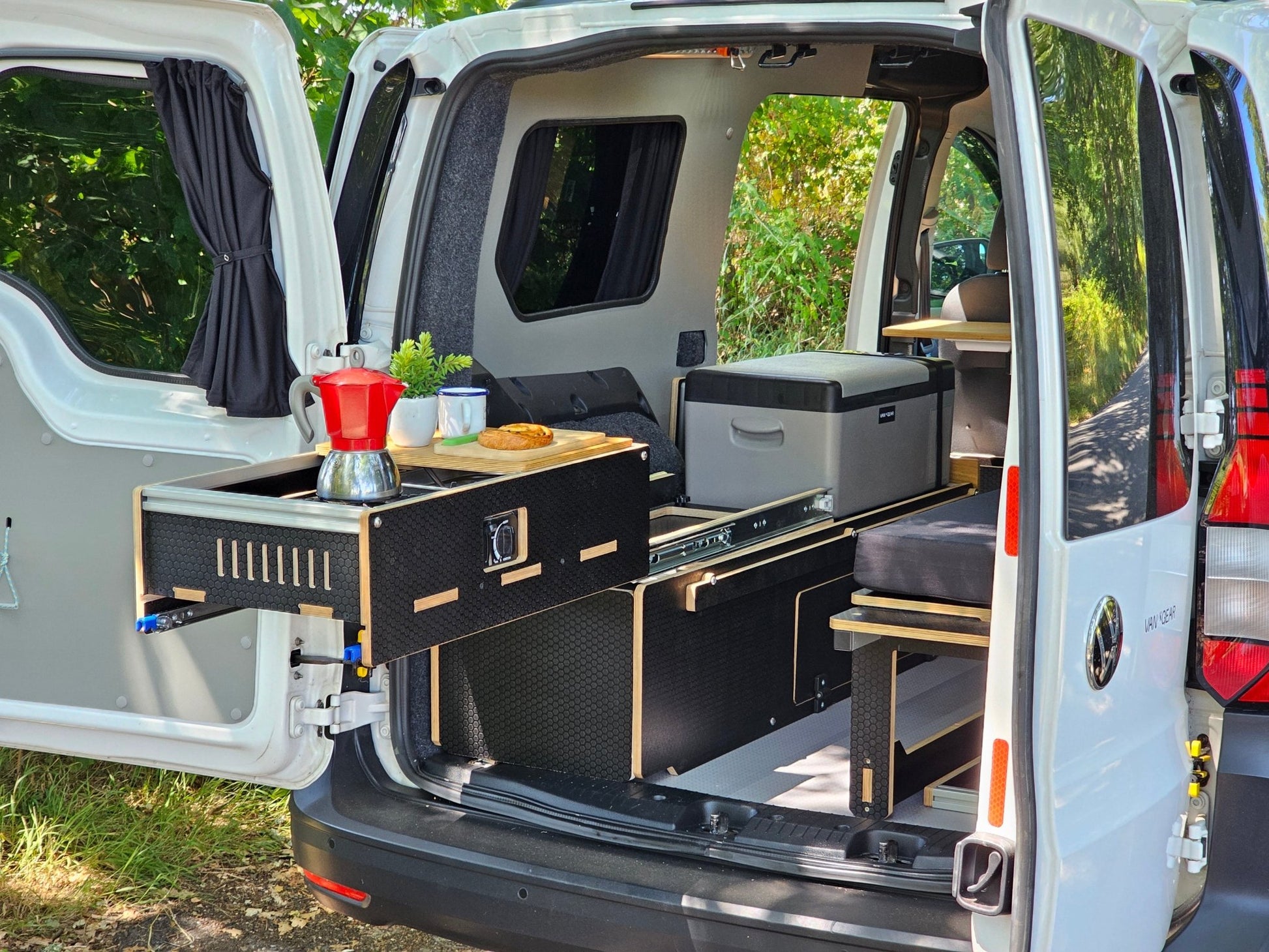 camper box caddy Volkswagen 2021 Caddy Campervan + Vangear "CLUB" conversion – Vangear UK