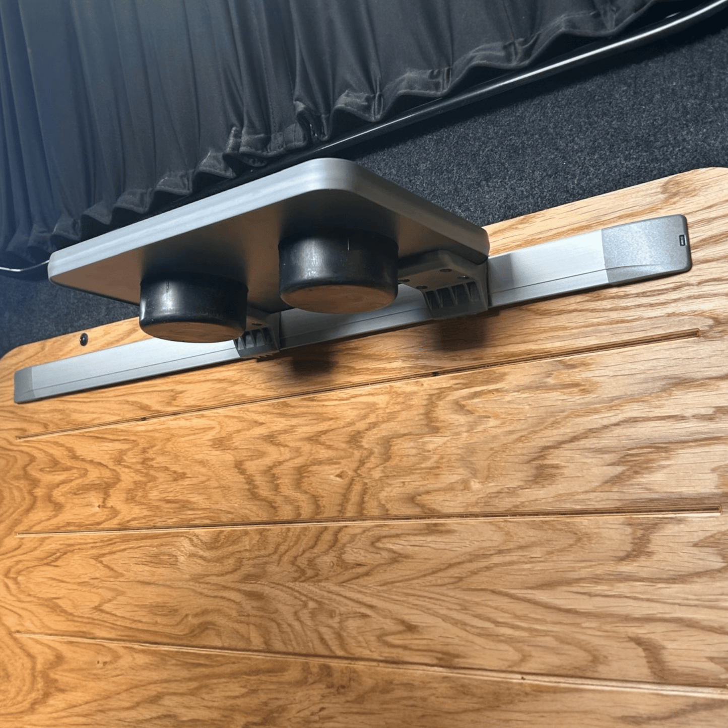 Mito rail small table with 2 cup holders - Vangear UK