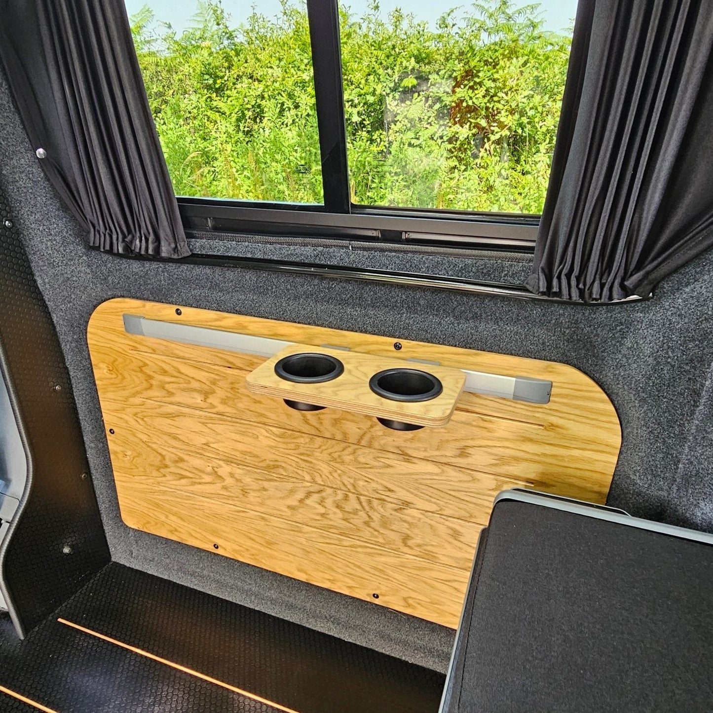 Mito rail small table with 2 cup holders - Vangear UK
